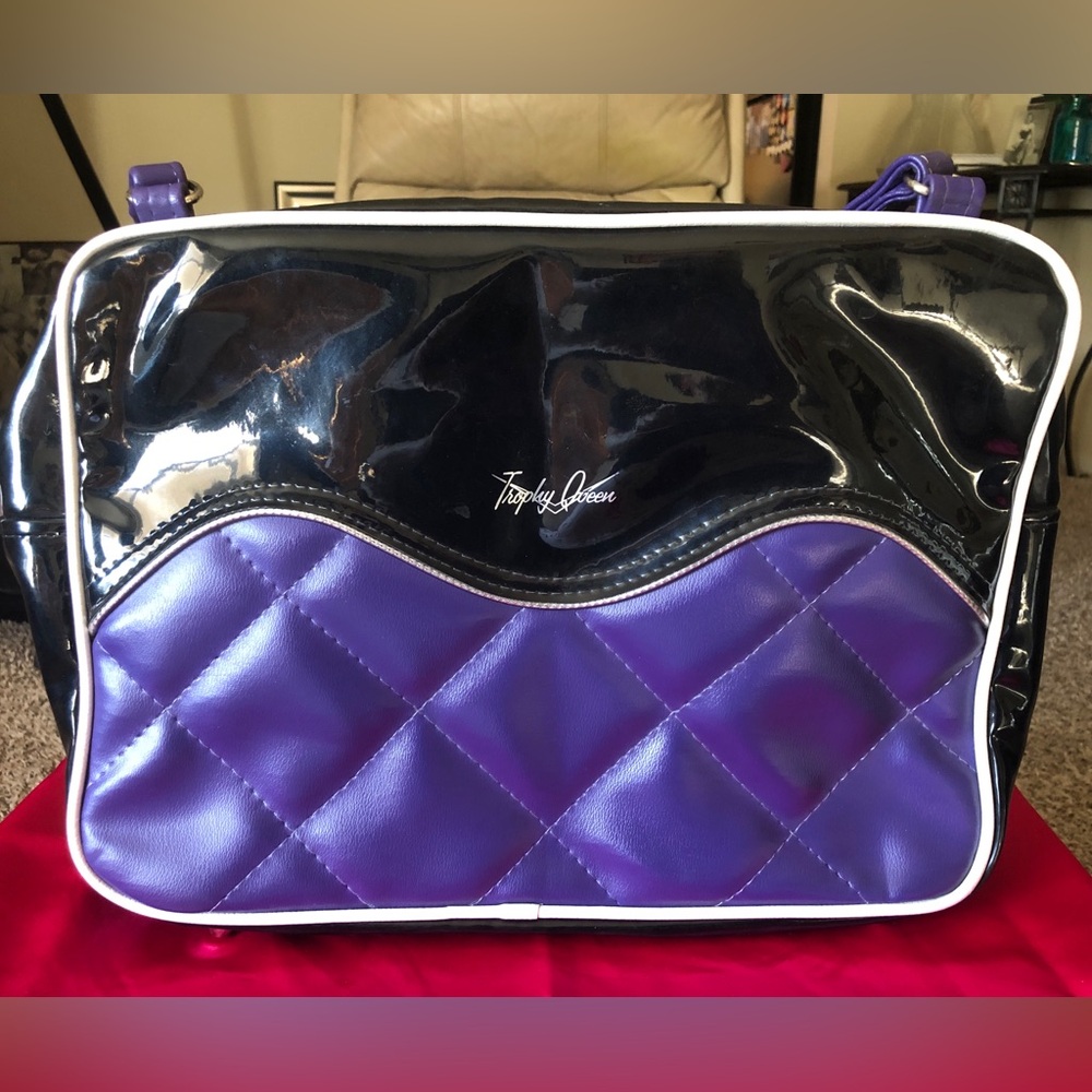 Trophy Queen Tuck and Roll Business Bag